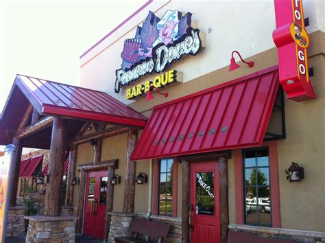 Dave's restaurant - Famous Dave’s has 180 restaurant locations in 33 states of the United States and in four international locations including Winnipeg, Abu Dhabi, Al Ain, and Dubai. The headquarters of the Famous Dave’s is in Minnetonka, Minnesota, United States. You should visit Famous Dave’s once and try their smoking hot food.